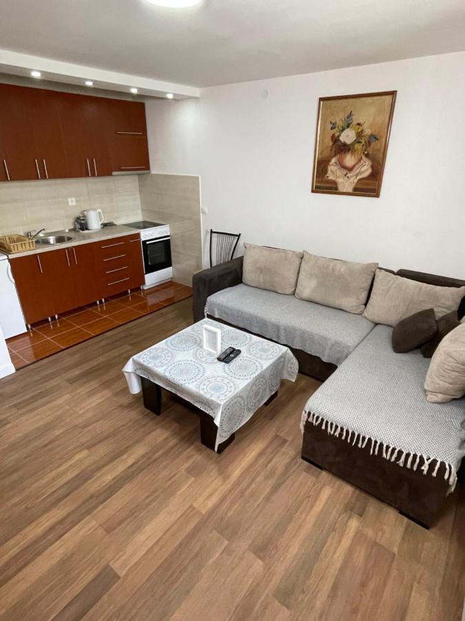 Airport Stay Apartments Surčin Esterno foto