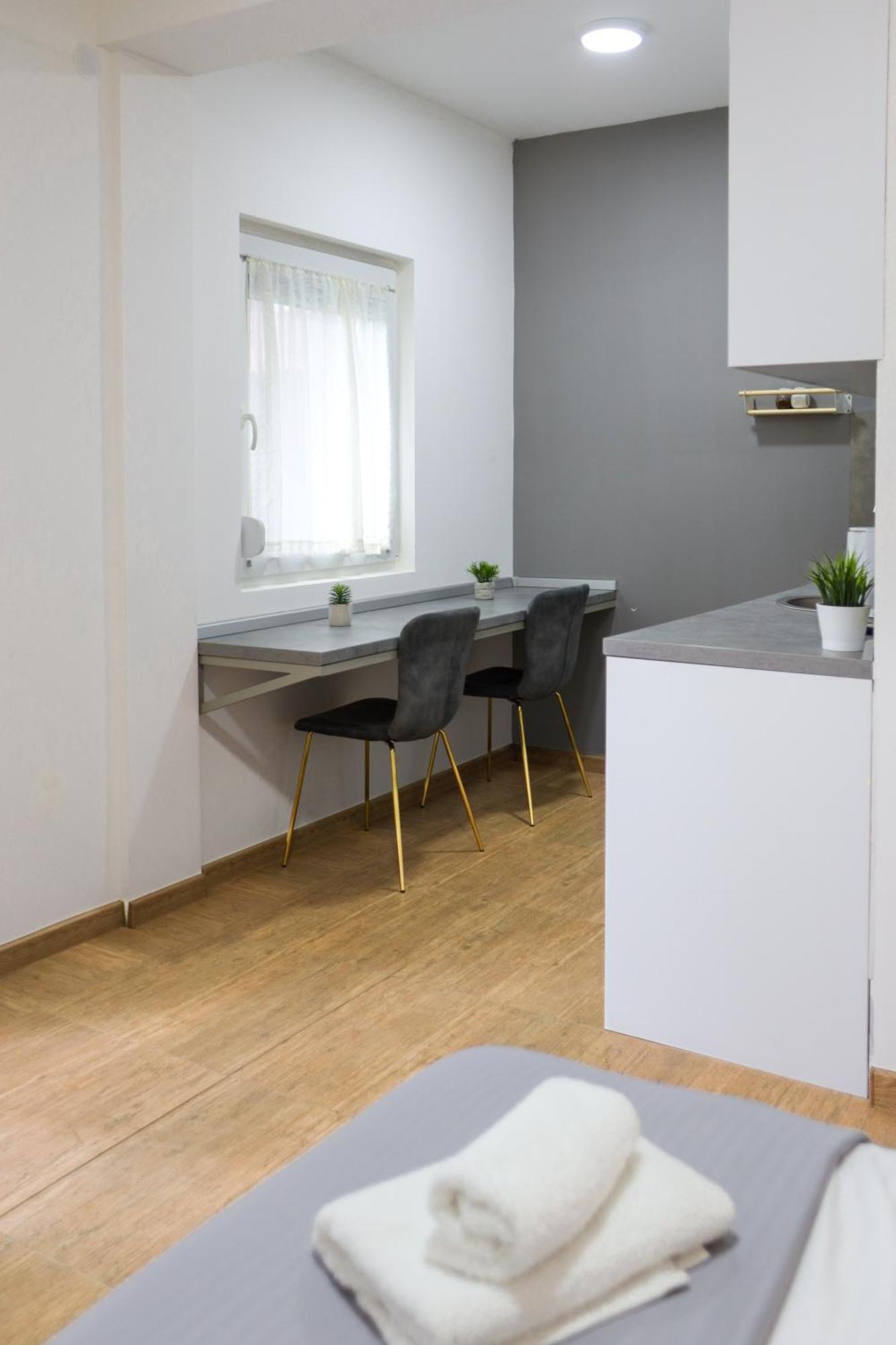 Airport Stay Apartments Surčin Esterno foto